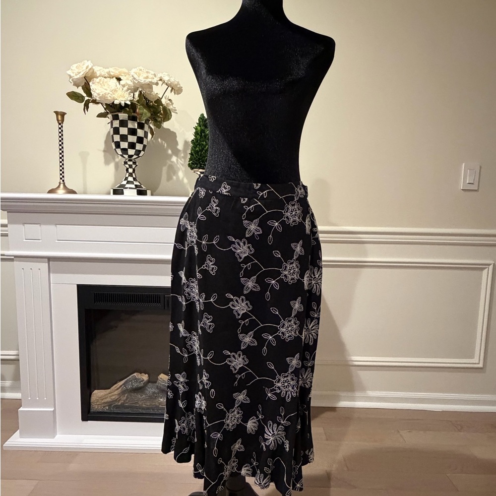 Ann Taylor Black and White Floral Midi Skirt